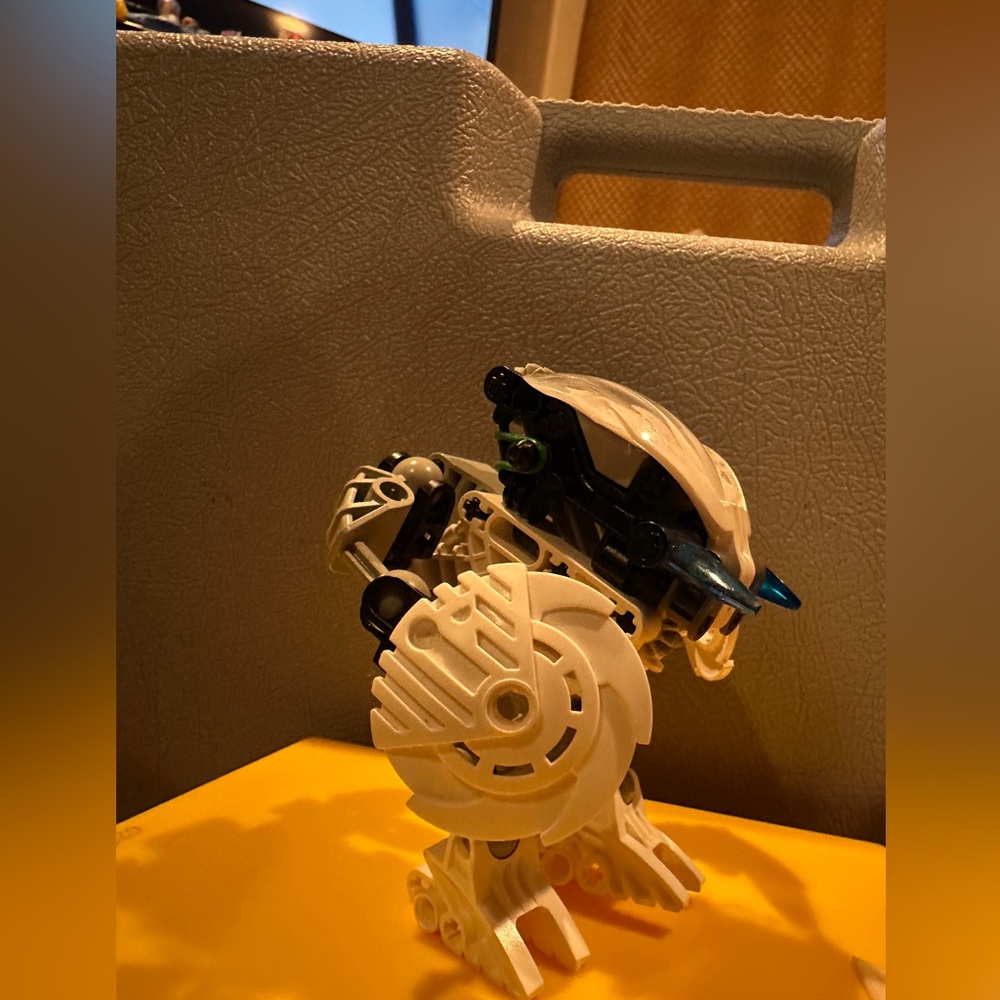 LEGO Bionicle Kohrak (Set 8565) - Picture 10 of 11